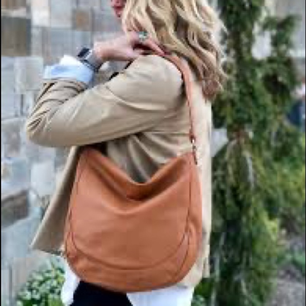 Jewell by Thirty-One MIdway Hobo in Caramel Charm Pebble